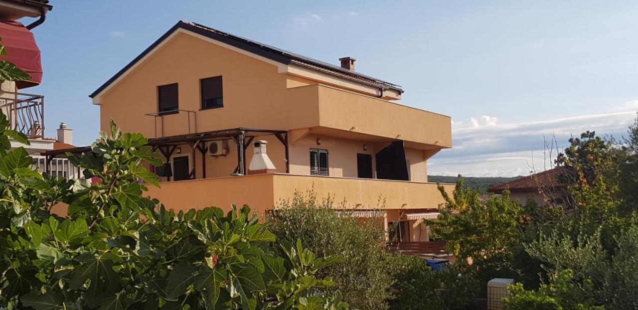 Apartmani Zem, Krk Krk Town Exterior foto